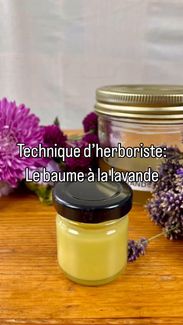 🌿 DIY : Baume à la lavande apaisant 💜

Cette technique peut être facilement appliquée à n’importe quel baume. Il suffit de changer l’huile infusée (plantain, calendula,…) et les huiles essentielles si on veut en rajouter.

Ce baume est simple, naturel et ultra-efficace à base de 3 ingrédients : huile d’olive, cire d’abeille et (optionnellement) huile essentielle de lavande.

✨ Il apaise les irritations, les piqûres, les petites égratignures, les maux de tête… et peut aider à trouver le calme avant le sommeil.

👩‍🔬 Préparation en 2 étapes :
	1.	Huile infusée à la lavande : remplir de moitié de lavande séchée + huile d’olive. Laisser infuser au soleil dans un sachet de papier kraft pendant 4 semaines. Remuer régulièrement.
	2.	Fusion : mélangez 110g de cette huile avec 17g de cire d’abeille au bain-marie et ajoutez 15 gouttes d’HE de lavande (si vous le souhaitez).

💡 Testez l’huile essentielle avant usage si vous n’avez pas l’habitude en en mettant une goutte sur votre avant-bras.
👶 Convient aux enfants dès 3 ans (sans allergie connue).
🧊 Conservation : 1 mois au frigo sans conservateur.

🌸 Une recette ancestrale, douce et efficace, inspirée des savoirs grecs et romains.

🌞 À tester cet été pour un rituel bien-être 100% fait maison !

#baumeDIY #lavande #cosmetiquenaturelle #herboristerie #soinsnaaturels #soinnaturel #huileinfusée #recettebienetre #slowcosmetique  #mauxdetête #remedenaturel  #soinspourlesenfants #ritueldusoir #diycosmetics #greenbeautyfrance #aromatherapie #huileessentiellelavande